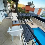 Leton Kleo - Center Villa *
