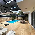 Leton Kleo - Center Villa