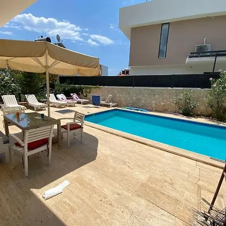 Leton Kleo - Center Villa *