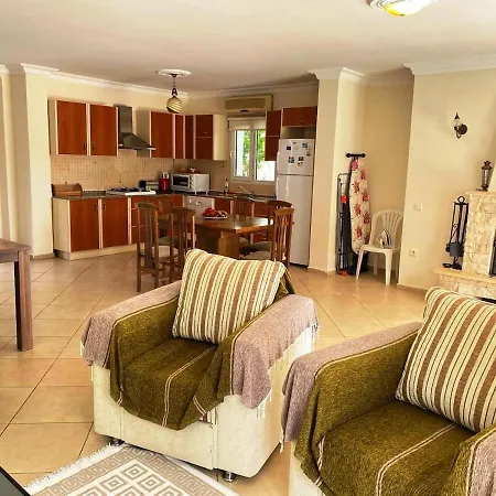 Leton Kleo - Center *