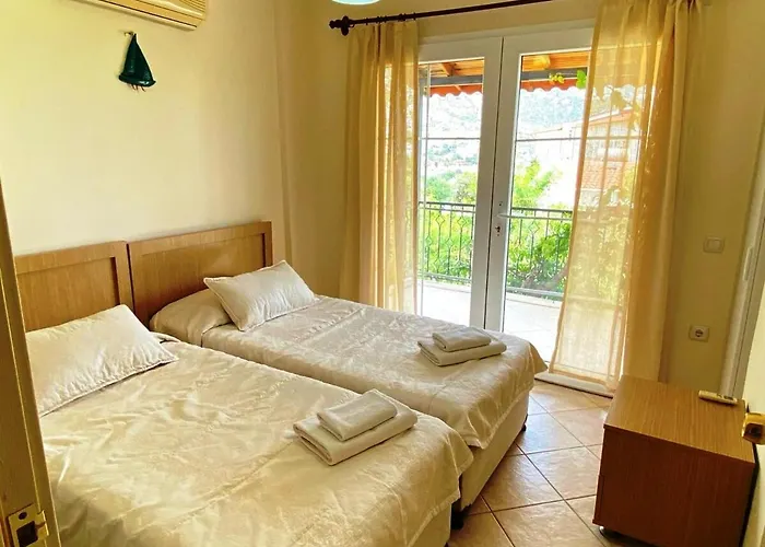 Leton Kleo - Center *